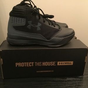 Under Armour UA BGS Jet Youth Boys Shoes Size 5